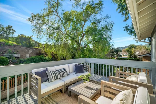 $1,299,900 | 377 Mooncrest Court, Newbury Park, CA 91320