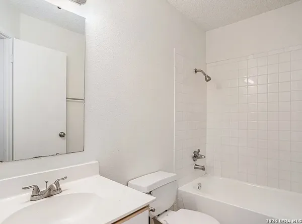 $2,300 | 13038 Woller Valley, San Antonio, TX 78249