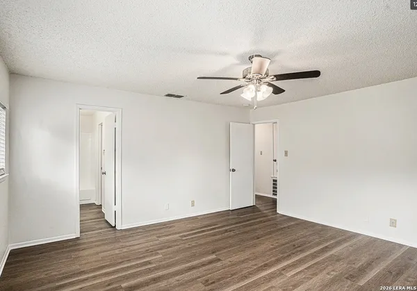 $2,300 | 13038 Woller Valley, San Antonio, TX 78249