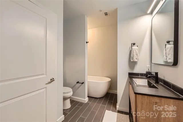 $590,000 | 210 North Church Street, Unit 1507, Charlotte, NC 28202