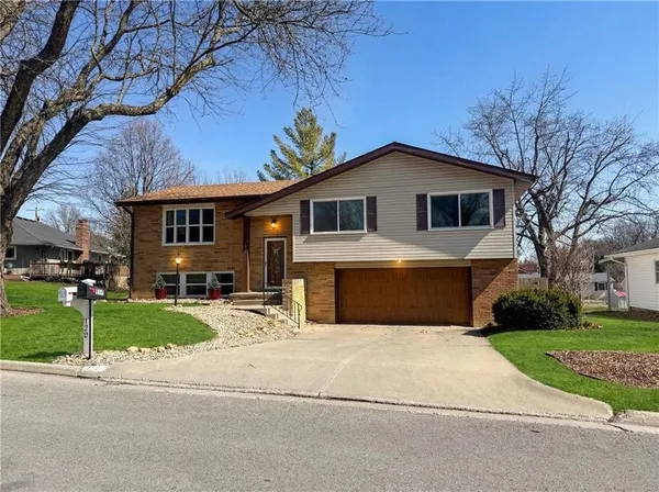 $329,000 | 117 South Grand Avenue, Maryville, MO 64468