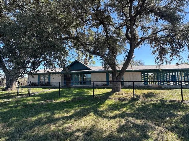 $1,800 | 180 Griesenbeck Ranch Road, Bastrop, TX 78602