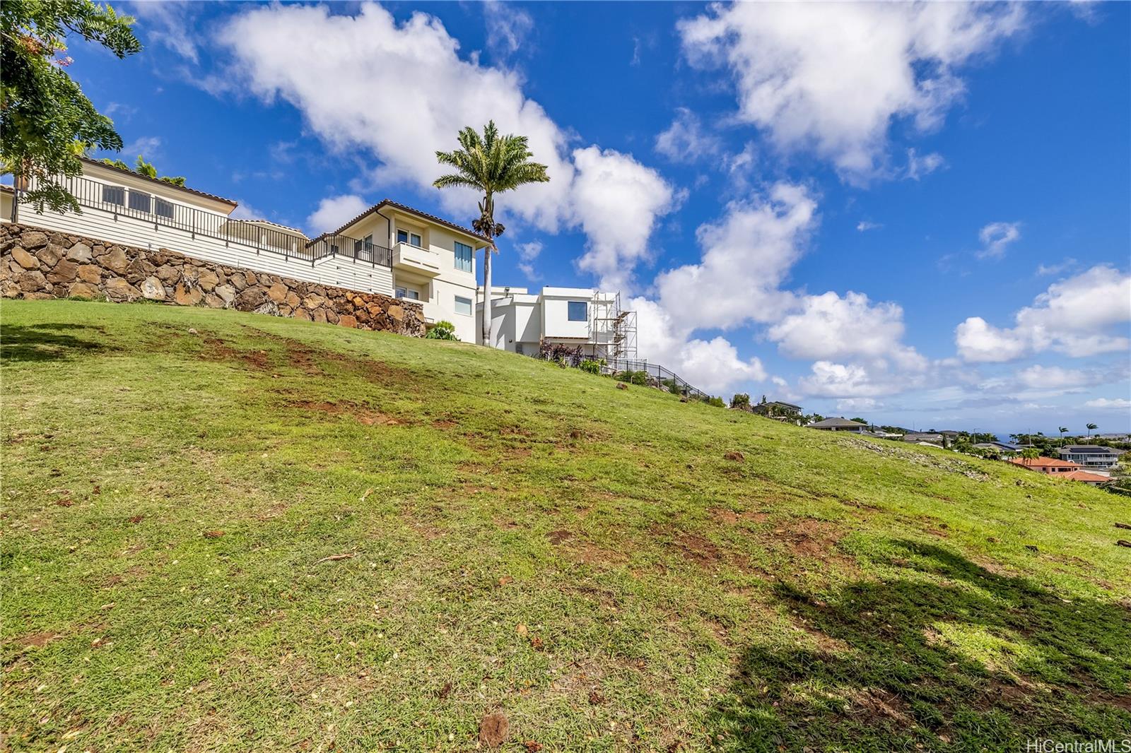 549 Moaniala Street Honolulu, HI 96821 - Photo 9 of 23 Front street view