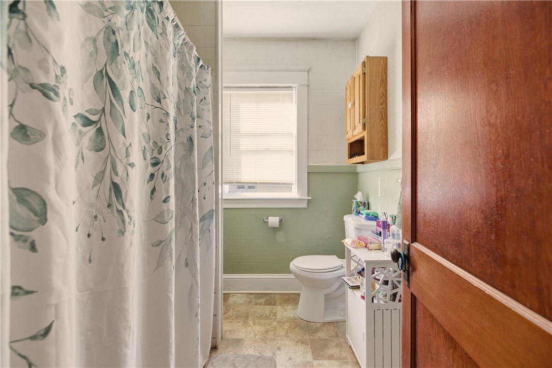 982 York Avenue Pawtucket, RI 02861 - Photo 7 of 50