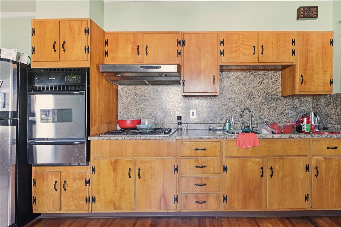 982 York Avenue Pawtucket, RI 02861 - Photo 10 of 50