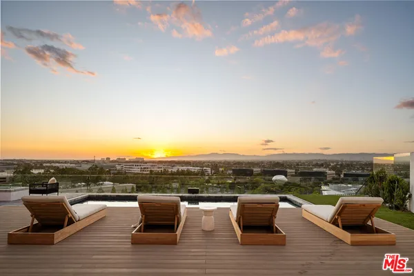 $3,195,000 | 6592 Kentwood Bluffs Drive, Los Angeles, CA 90045