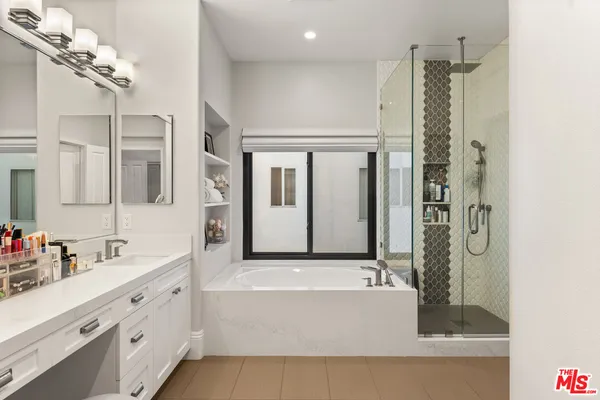 $3,195,000 | 6592 Kentwood Bluffs Drive, Los Angeles, CA 90045