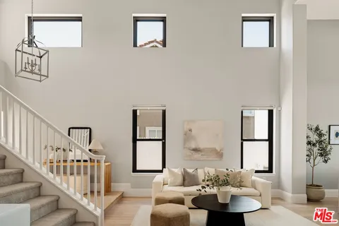 $3,195,000 | 6592 Kentwood Bluffs Drive, Los Angeles, CA 90045