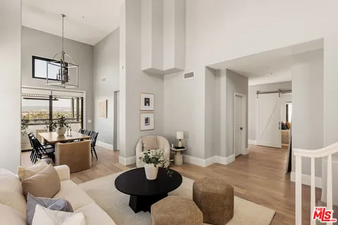 $3,195,000 | 6592 Kentwood Bluffs Drive, Los Angeles, CA 90045
