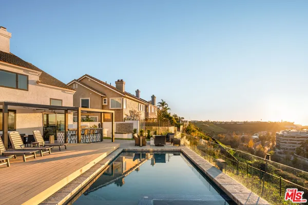 $3,195,000 | 6592 Kentwood Bluffs Drive, Los Angeles, CA 90045