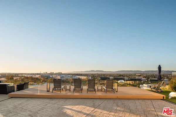 $3,195,000 | 6592 Kentwood Bluffs Drive, Los Angeles, CA 90045