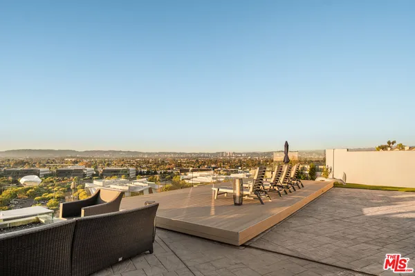 $3,195,000 | 6592 Kentwood Bluffs Drive, Los Angeles, CA 90045
