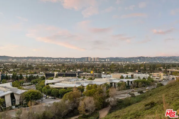 $3,195,000 | 6592 Kentwood Bluffs Drive, Los Angeles, CA 90045