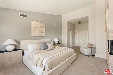 $3,195,000 | 6592 Kentwood Bluffs Drive, Los Angeles, CA 90045