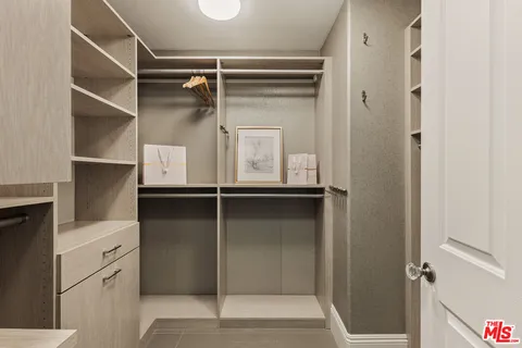 $3,195,000 | 6592 Kentwood Bluffs Drive, Los Angeles, CA 90045