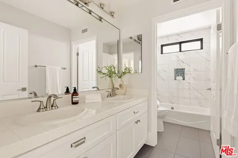 $3,195,000 | 6592 Kentwood Bluffs Drive, Los Angeles, CA 90045