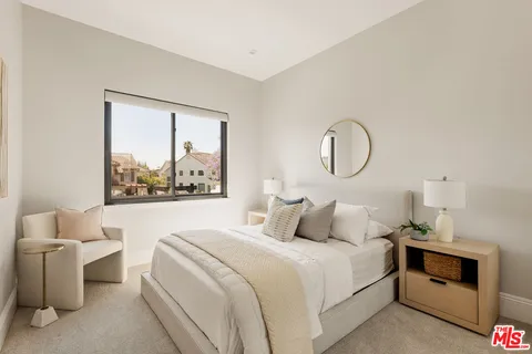 $3,195,000 | 6592 Kentwood Bluffs Drive, Los Angeles, CA 90045
