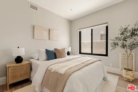 $3,195,000 | 6592 Kentwood Bluffs Drive, Los Angeles, CA 90045