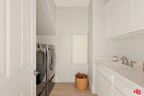 $3,195,000 | 6592 Kentwood Bluffs Drive, Los Angeles, CA 90045