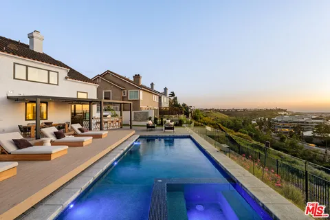 $3,195,000 | 6592 Kentwood Bluffs Drive, Los Angeles, CA 90045