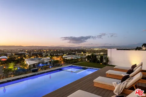 $3,195,000 | 6592 Kentwood Bluffs Drive, Los Angeles, CA 90045