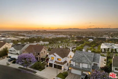 $3,195,000 | 6592 Kentwood Bluffs Drive, Los Angeles, CA 90045