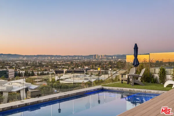 $3,195,000 | 6592 Kentwood Bluffs Drive, Los Angeles, CA 90045