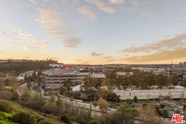 $3,195,000 | 6592 Kentwood Bluffs Drive, Los Angeles, CA 90045