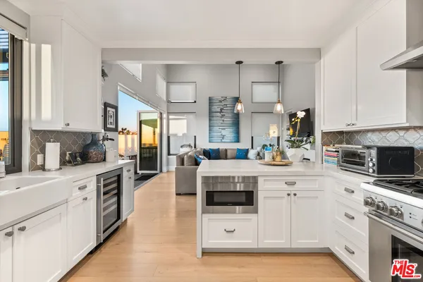 $3,195,000 | 6592 Kentwood Bluffs Drive, Los Angeles, CA 90045