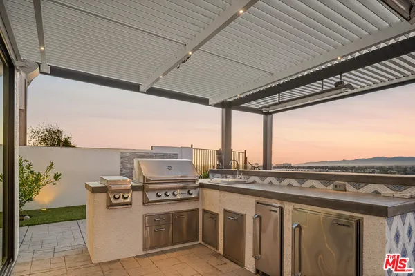 $3,195,000 | 6592 Kentwood Bluffs Drive, Los Angeles, CA 90045