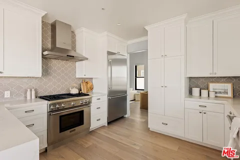 $3,195,000 | 6592 Kentwood Bluffs Drive, Los Angeles, CA 90045