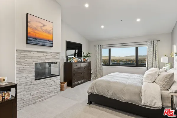 $3,195,000 | 6592 Kentwood Bluffs Drive, Los Angeles, CA 90045