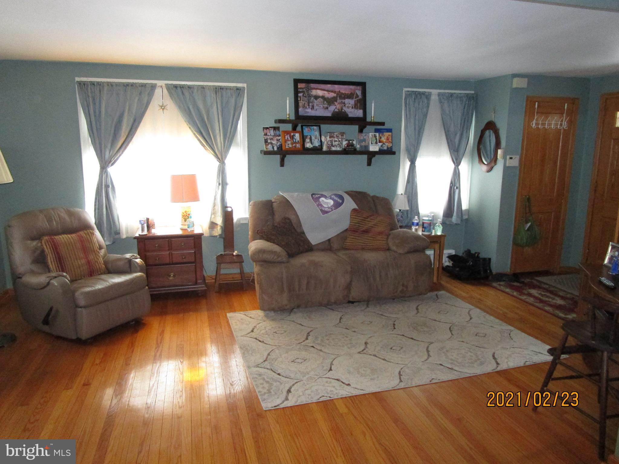 113 Paper Mill Road Oreland, PA 19075 - Photo 5 of 35 Living Room