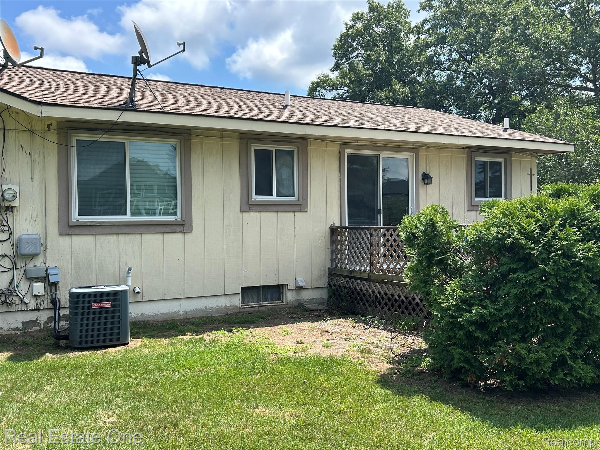 2659 Benstein Road Commerce Township, MI 48382 - Photo 11 of 26 IMG_1412 2.JPG
