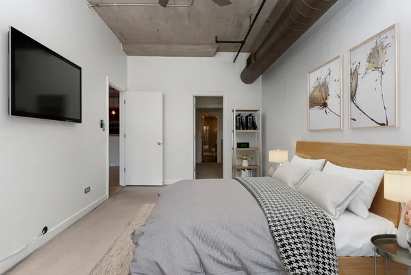 $579,000 | 411 West Ontario Street, Unit 419, Chicago, IL 60654