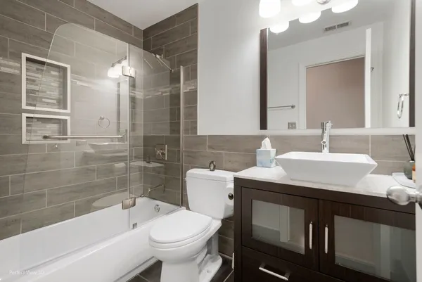 $579,000 | 411 West Ontario Street, Unit 419, Chicago, IL 60654