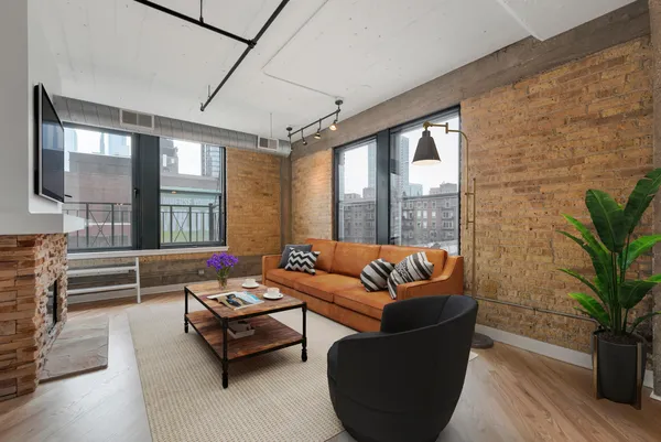 $579,000 | 411 West Ontario Street, Unit 419, Chicago, IL 60654