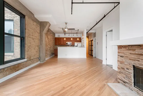 $579,000 | 411 West Ontario Street, Unit 419, Chicago, IL 60654