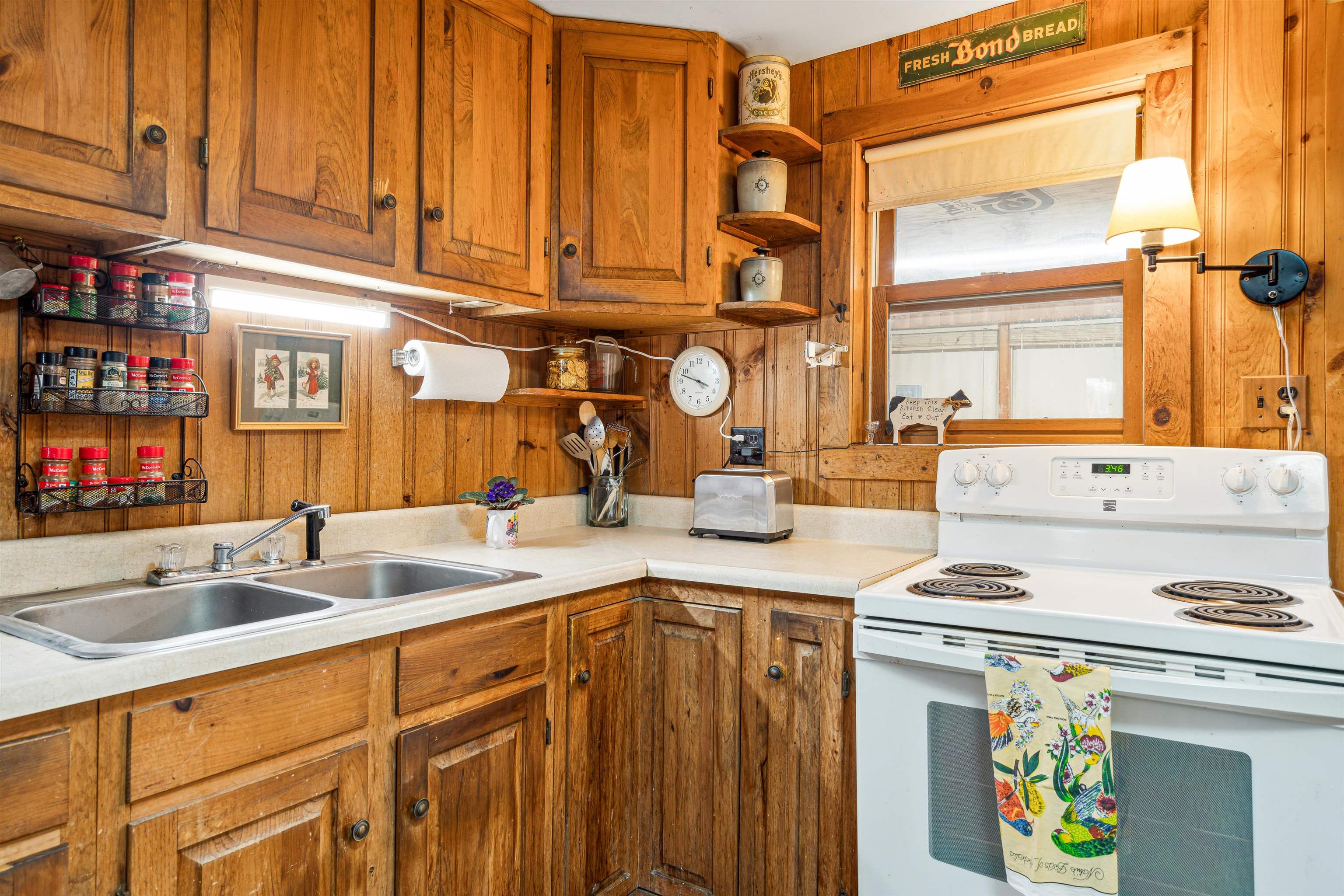 128 Union Street Springfield, VT 05156 - Photo 12 of 38