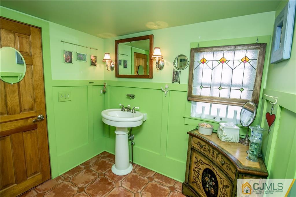 27 Weldon Road Matawan, NJ 07747 - Photo 12 of 25 Gallery Image 12