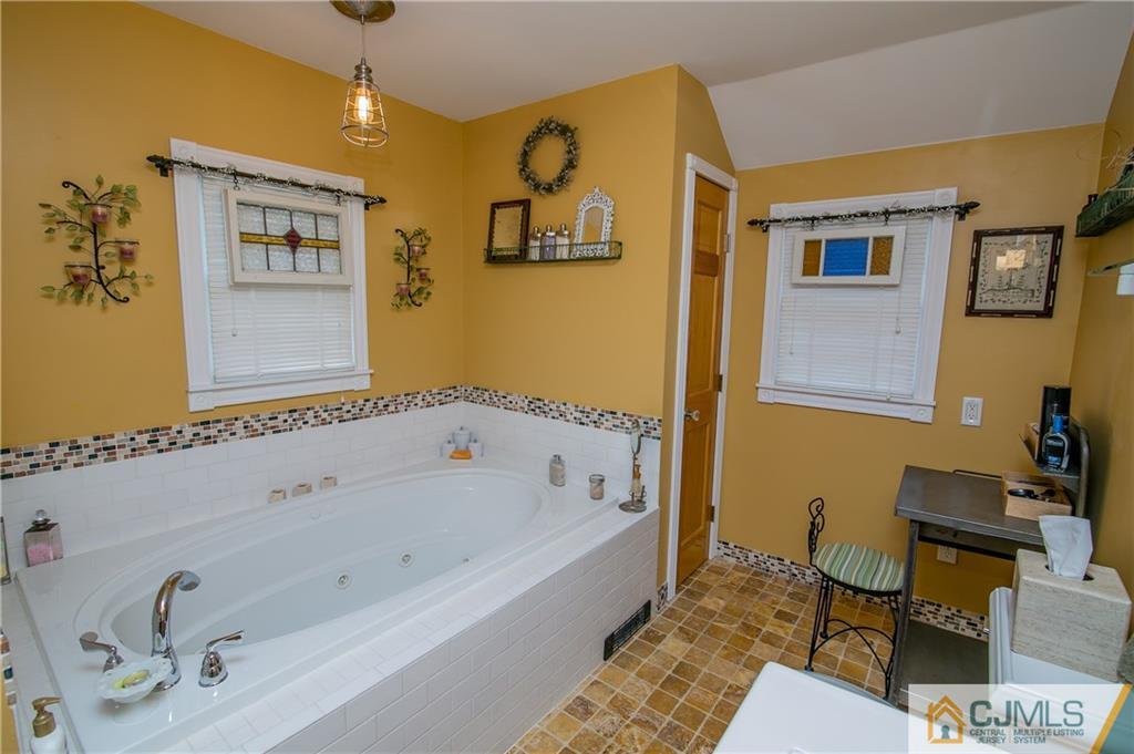 27 Weldon Road Matawan, NJ 07747 - Photo 16 of 25 Gallery Image 16