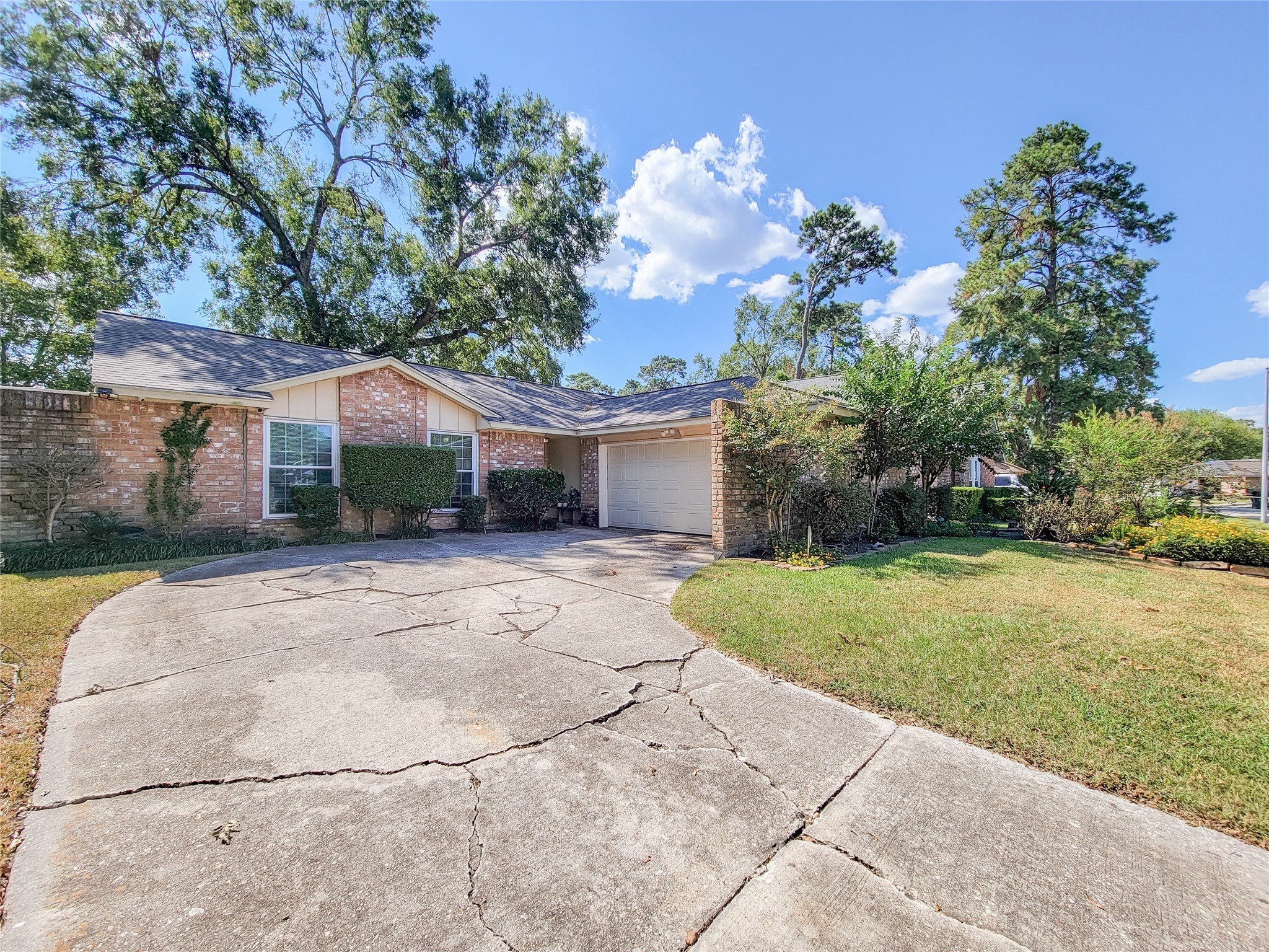 5414 Sweetwind Lane Spring, TX 77373 - Photo 4 of 30 a front view of a house with garden