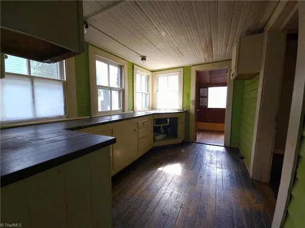 $70,000 | 105 East Academy Street, Madison, NC 27025