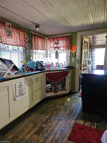 $80,000 | 105 East Academy Street, Madison, NC 27025