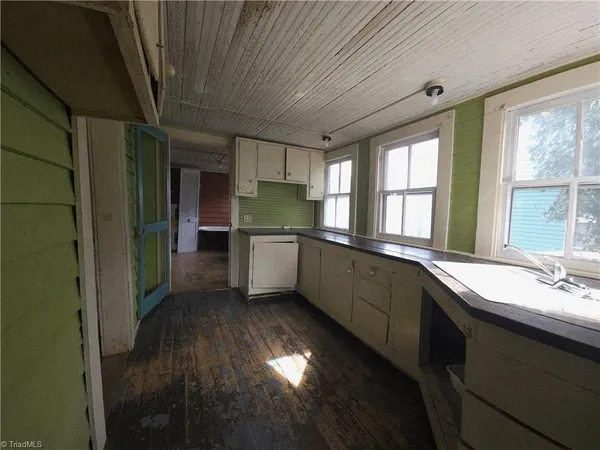 $70,000 | 105 East Academy Street, Madison, NC 27025