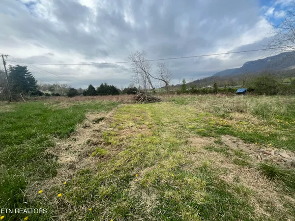 $135,000 | 3981 Dr Thomas Walker Road, Rose Hill, VA 24281