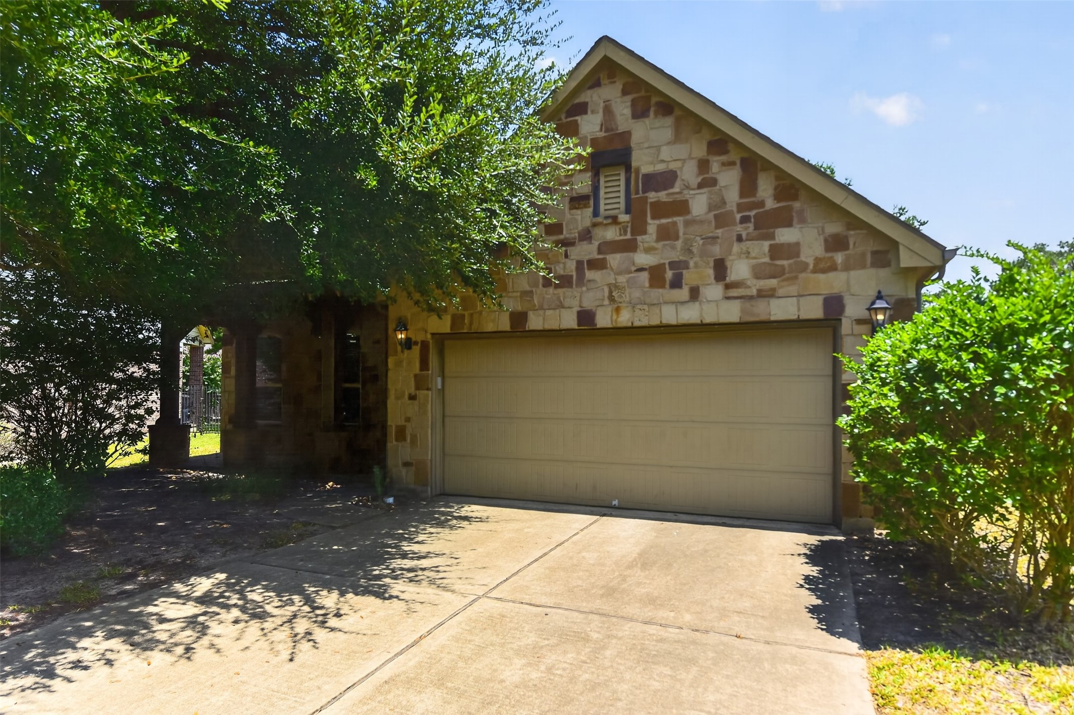 6 South Marshside Place Spring, TX 77389 - Photo 1 of 39 Gallery Image 1