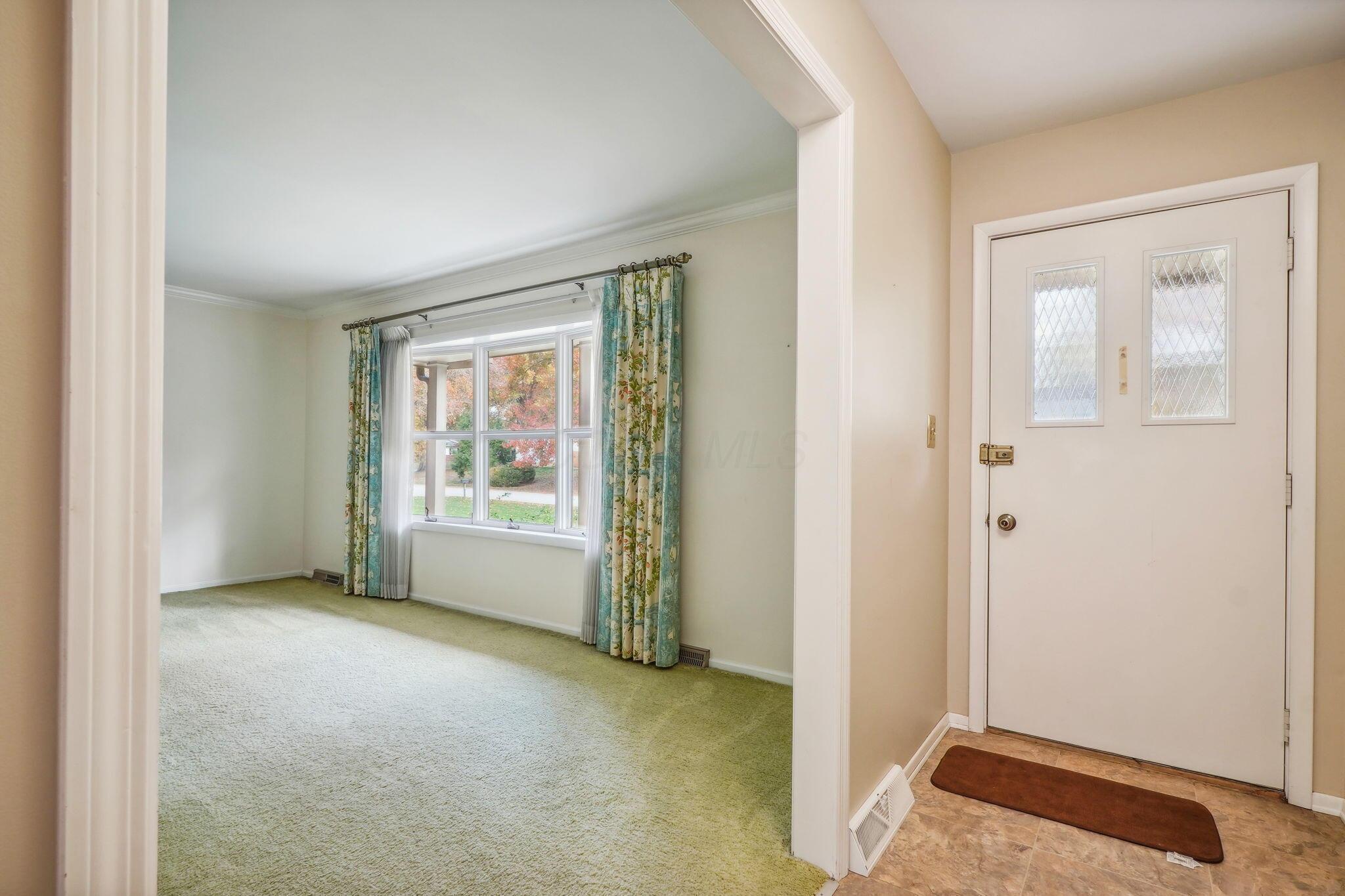 929 Old Farm Road Columbus, OH 43213 - Photo 2 of 20 Entrance
