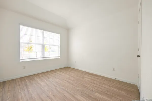 $1,895 | 9250 Landa Falls, San Antonio, TX 78254