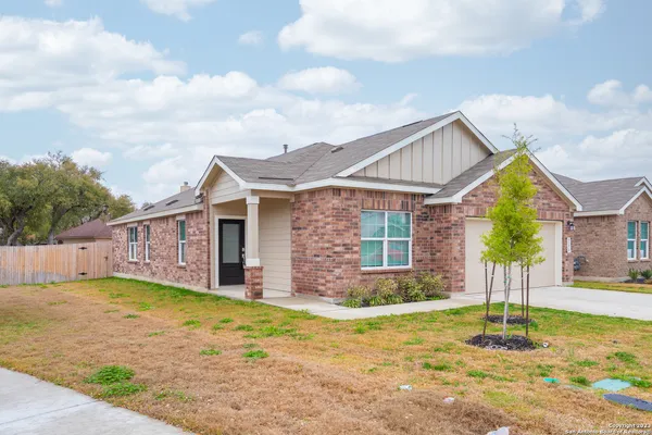$1,895 | 9250 Landa Falls, San Antonio, TX 78254